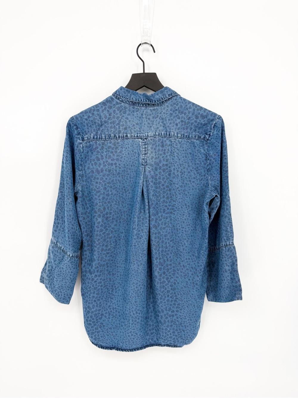 Cloth & Stone Chambray Spotted Animal Print Button Down Top Blue Small - Picture 4 of 8